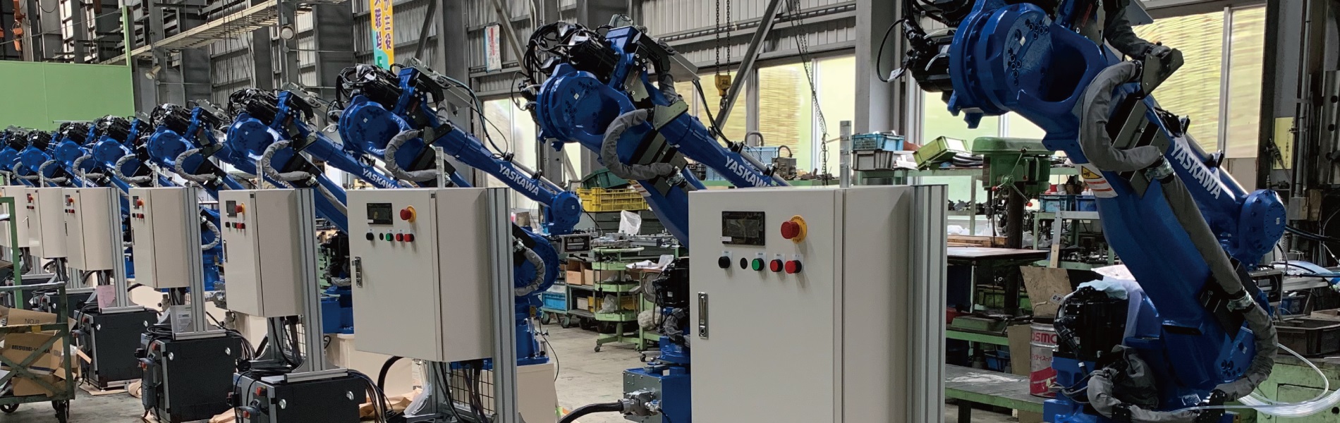エヌテックでは、高い制御技術によりSCARAなど産業用ロボットによる生産ラインの構築も行っています。